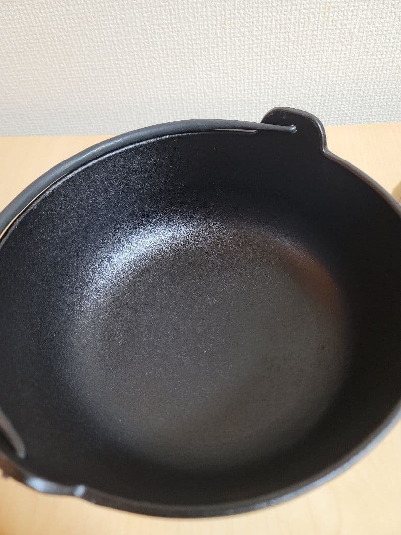再々値下げしました 南部鉄鍋 つる付 24cm 木製スプーン・蓋付き