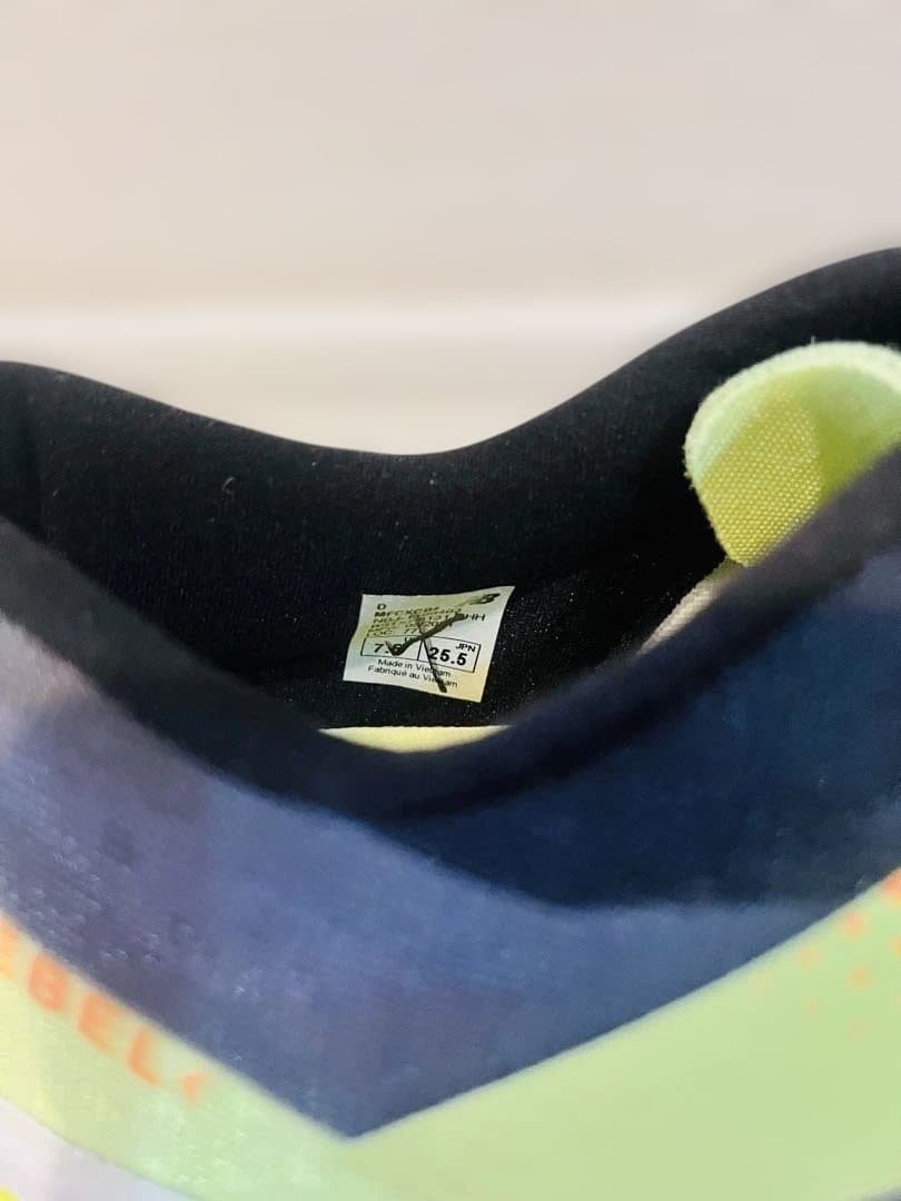 New Balance FuelCell v4ランニングシューズ　25.5cm